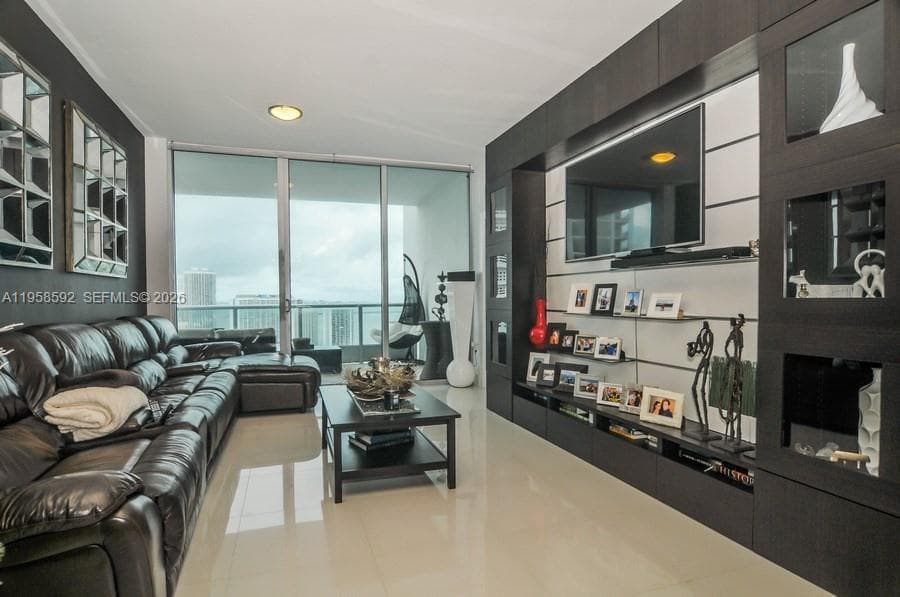 900 Biscayne Bay Unit 3810 condo rented at 900 Biscayne Blvd # 3810, Miami FL 33132